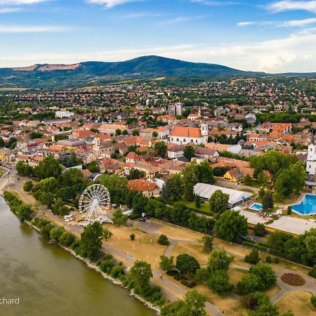 Becsi Kapu Apartman Apartamento Vác Exterior foto