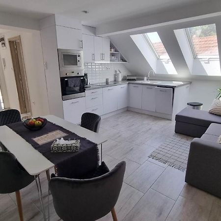 Becsi Kapu Apartman Apartamento Vác Exterior foto