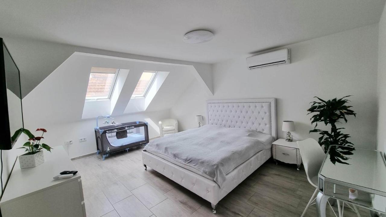 Becsi Kapu Apartman Apartamento Vác Exterior foto