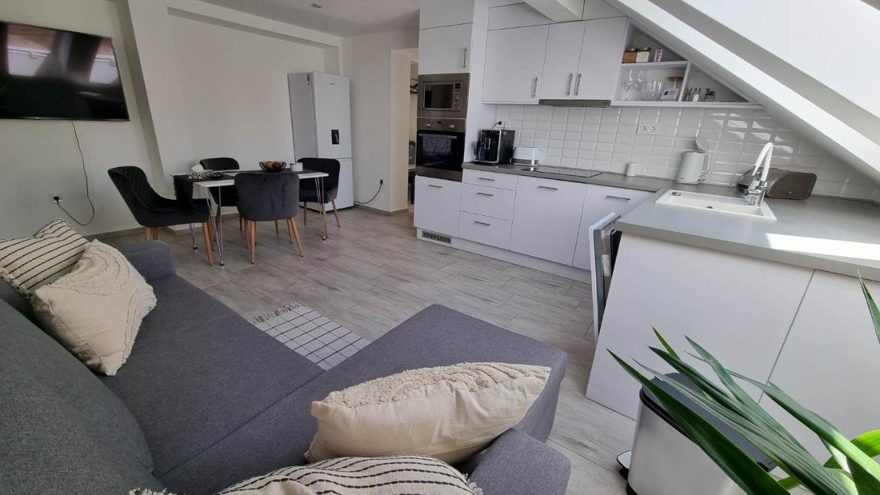 Becsi Kapu Apartman Apartamento Vác Exterior foto