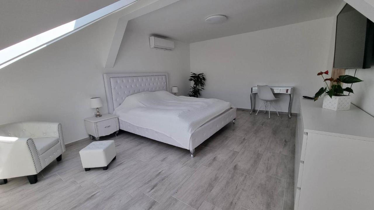 Becsi Kapu Apartman Apartamento Vác Exterior foto