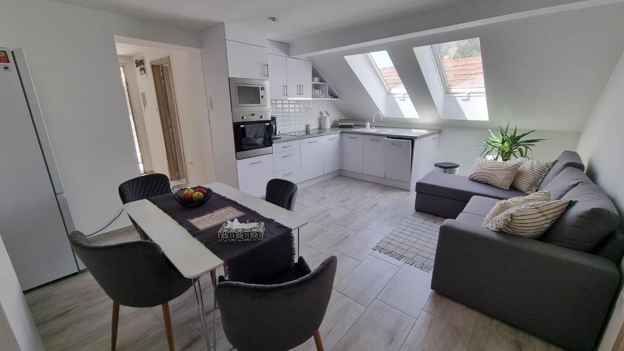 Becsi Kapu Apartman Apartamento Vác Exterior foto